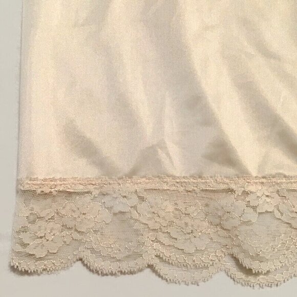 Vintage Olga Ladies Half Slip Sz Small Lace Hem Beige Silky Feel USA Made #12225 - Picture 3 of 6
